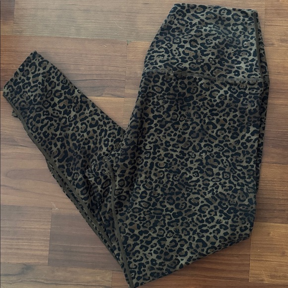 Women's Leopard Print Leggings - Picture 1 of 9